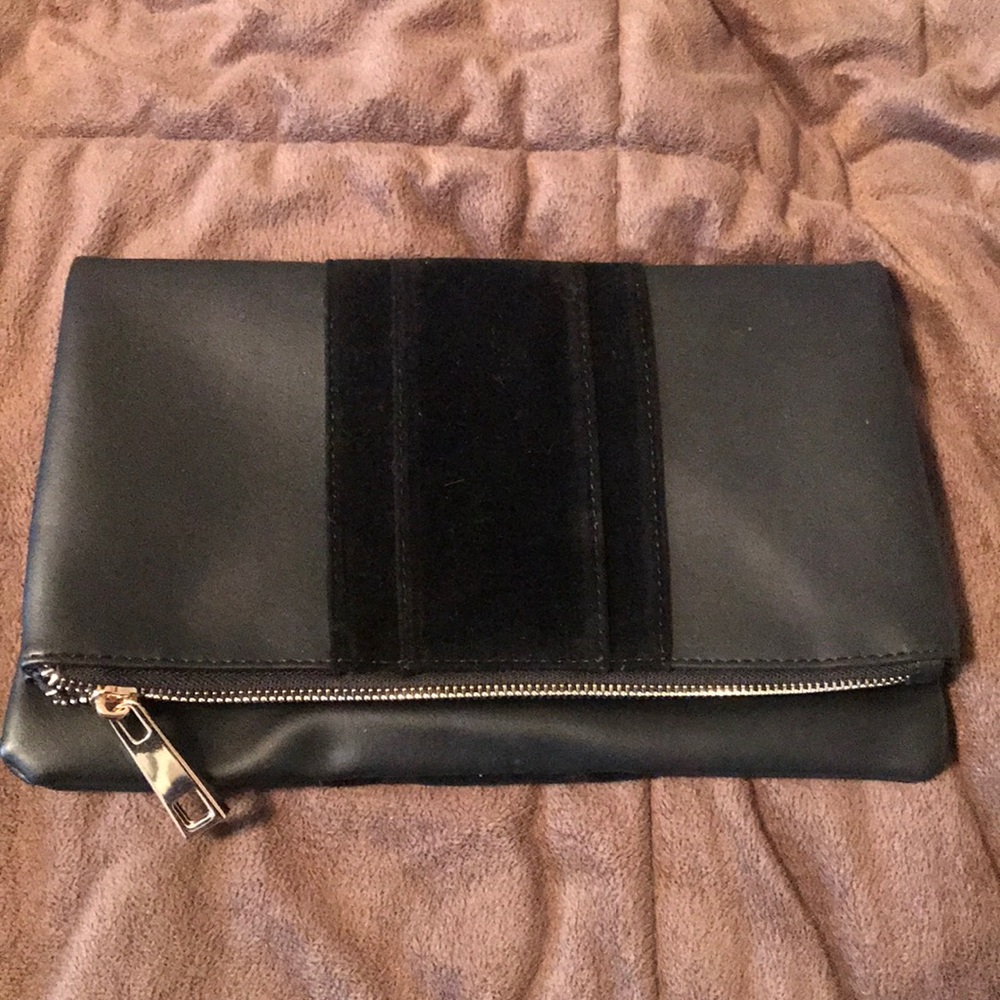 Brand new Summer & Rose clutch